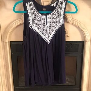 💕 navy blue stitched flowy top 💕